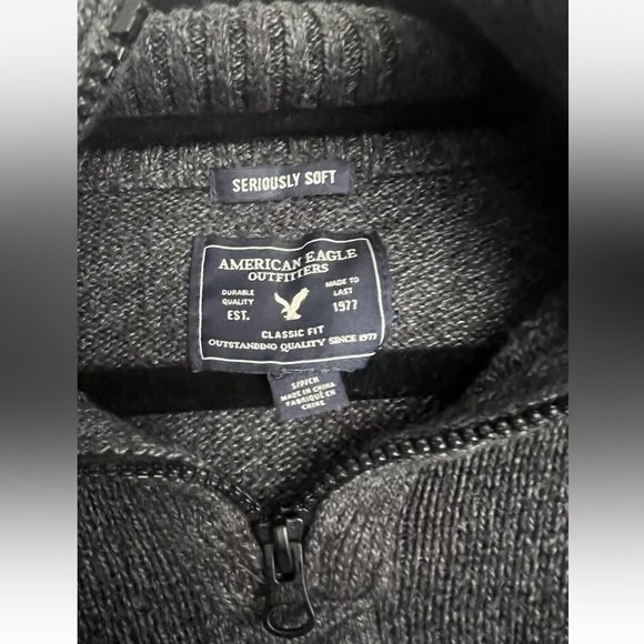 American Eagle Outfitters  Men's Seriously Soft Dark Gray 1/4 Zip Sweater Small - Picture 4 of 4